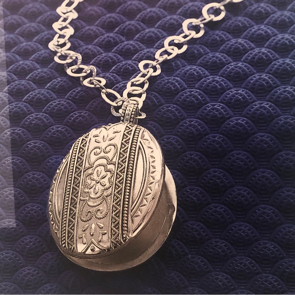 Rare Silpada Sterling Silver Laurel Locket Necklace N2742